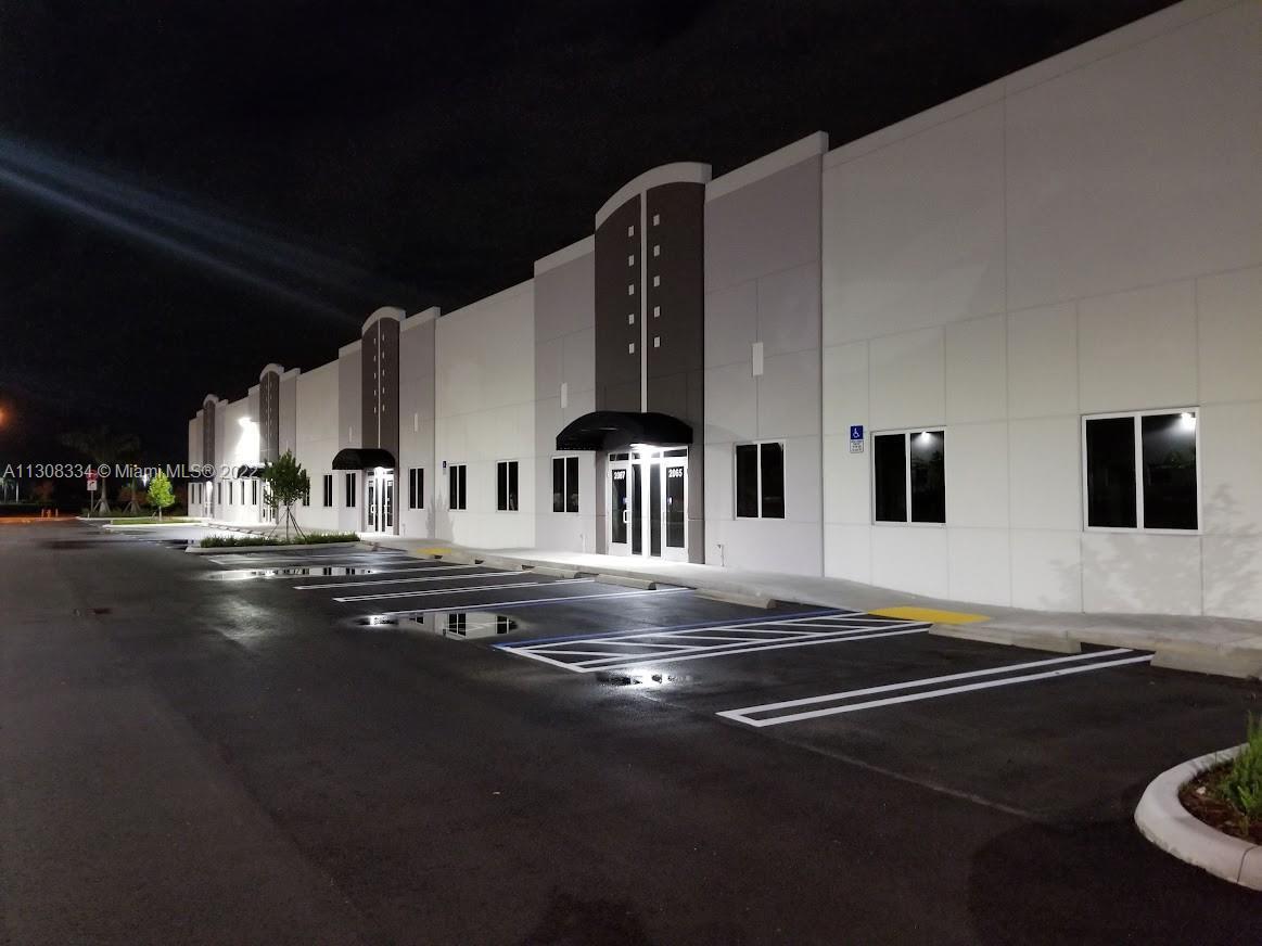 2017 NW 135th Ave, Miami, FL à louer Photo principale- Image 1 de 19