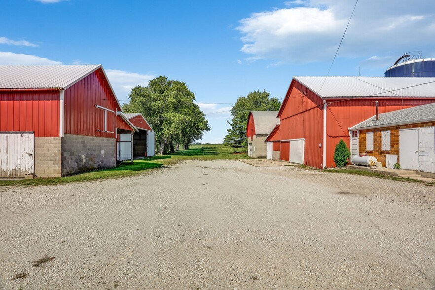 3720 S Sylvania Ave, Sturtevant, WI à vendre - Photo du bâtiment - Image 2 de 16