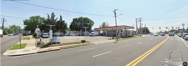 Plus de détails pour 2 Old Country Rd, Westbury, NY - Commerce de détail à louer