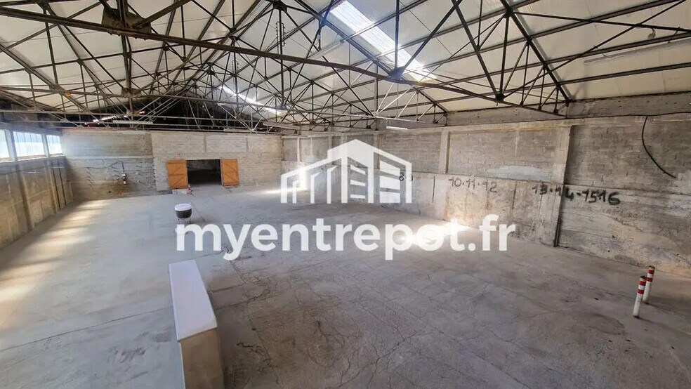 Flex in Gémenos for lease - Building Photo - Image 3 of 8