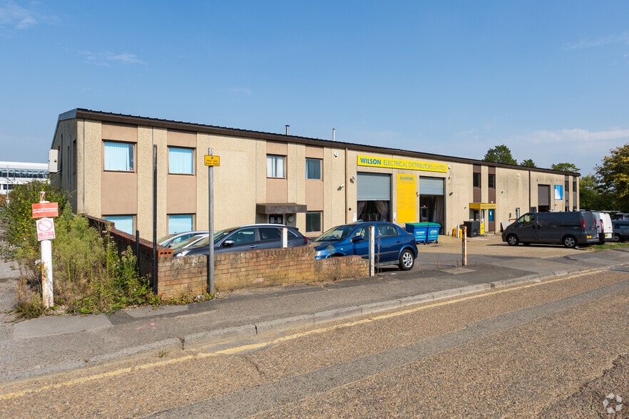 6-8 Midleton Industrial Estate, Guildford à louer - Photo principale - Image 1 de 2