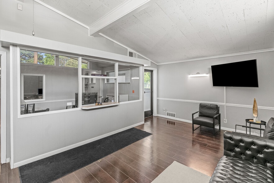 2702 Flushing Rd, Flint, MI à vendre - Photo du bâtiment - Image 3 de 14