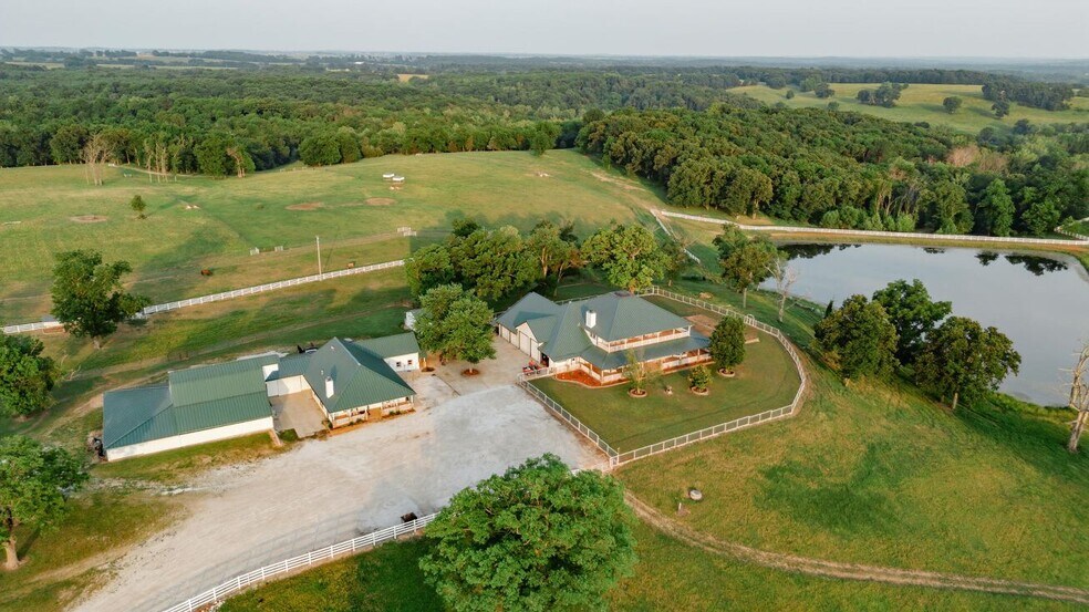 352 MO-245, Dadeville, MO à vendre - Photo du bâtiment - Image 3 de 126