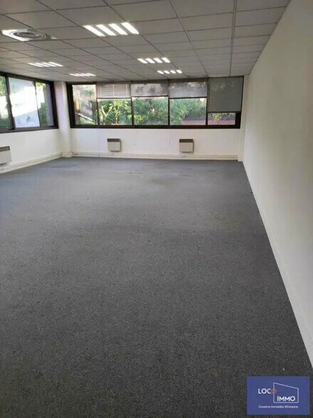 Office in Mérignac for lease - Building Photo - Image 2 of 8