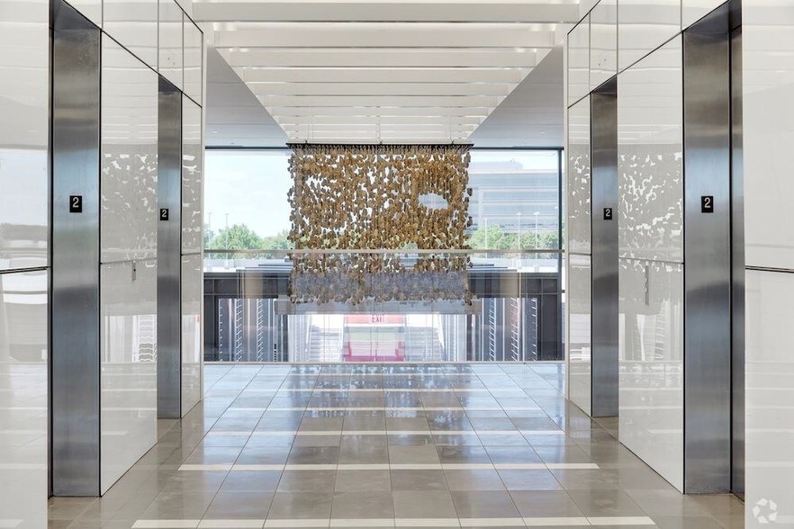 3001 N Dallas Pky, Frisco, TX à louer - Hall d’entrée - Image 2 de 12