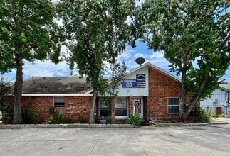 802 Monticello Ct, San Antonio, TX for lease Interior Photo- Image 1 of 17