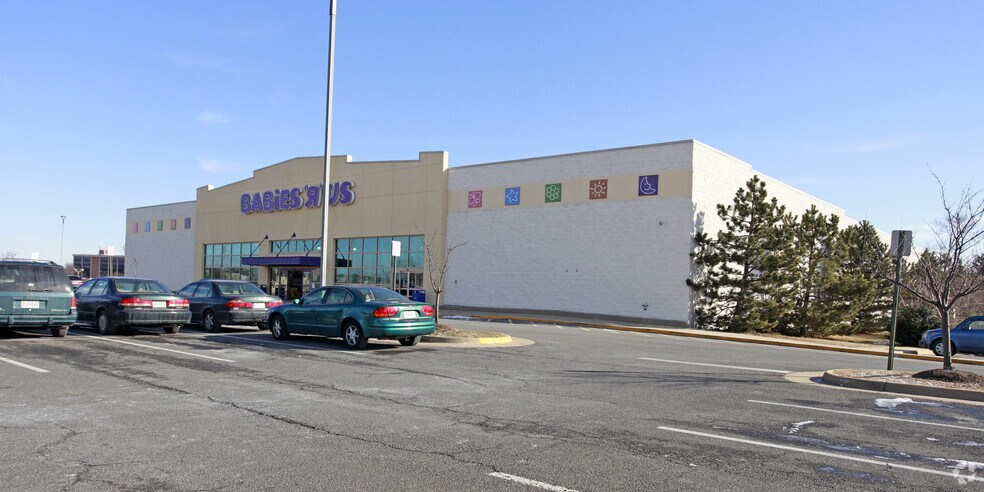 5700 Leesburg Pike, Falls Church, VA for lease - Building Photo - Image 1 of 9