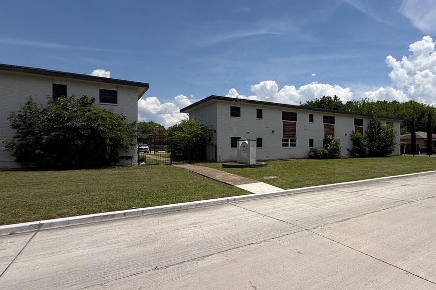 1234 Templecliff Dr, Dallas, TX for sale - Building Photo - Image 2 of 6