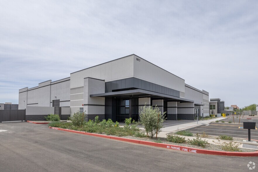 8817 E Pecos Rd, Mesa, AZ à louer - Photo du bâtiment - Image 3 de 7