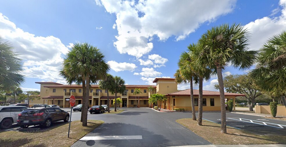 20 Barkley Cir, Fort Myers, FL à louer - Photo du bâtiment - Image 2 de 8