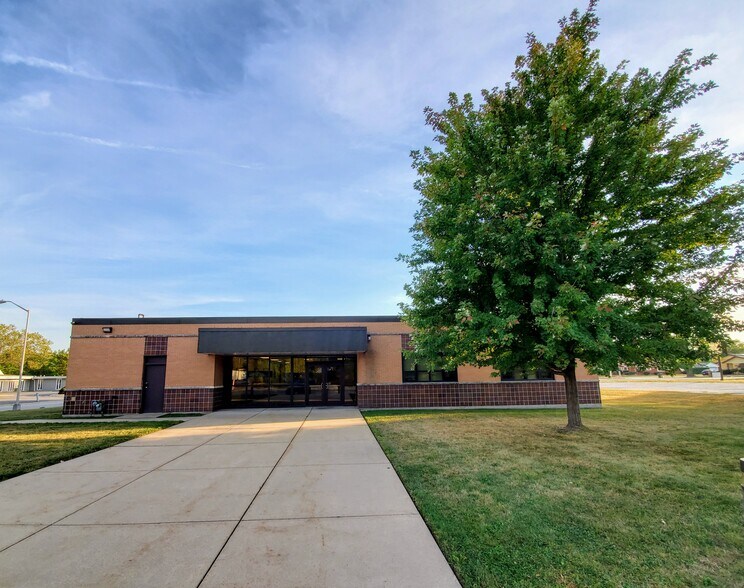 14240 Dante Ave, Dolton, IL à louer - Photo du bâtiment - Image 1 de 114