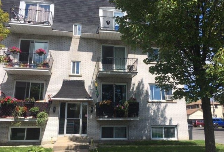 2085 Rue Labelle, Longueuil, QC for sale Primary Photo- Image 1 of 1