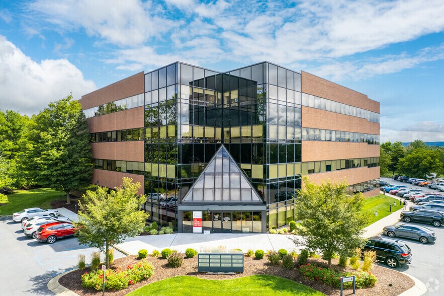 1611 Pond Rd, Allentown, PA à louer - Photo du bâtiment - Image 1 de 15