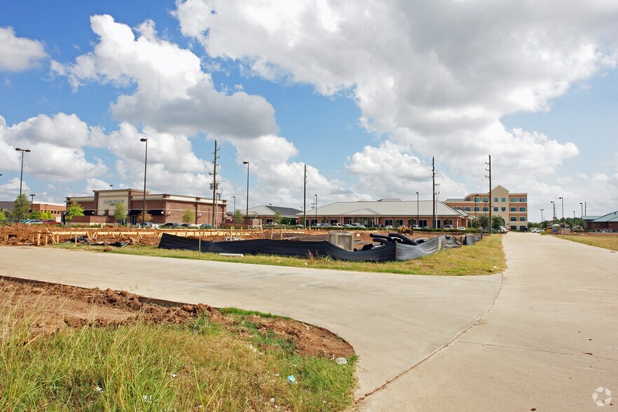 1437 Highway 6, Sugar Land, TX à louer - Photo du bâtiment - Image 3 de 35
