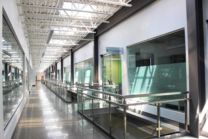 609 Kumpf Dr, Waterloo, ON à louer - Photo intérieure - Image 3 de 7