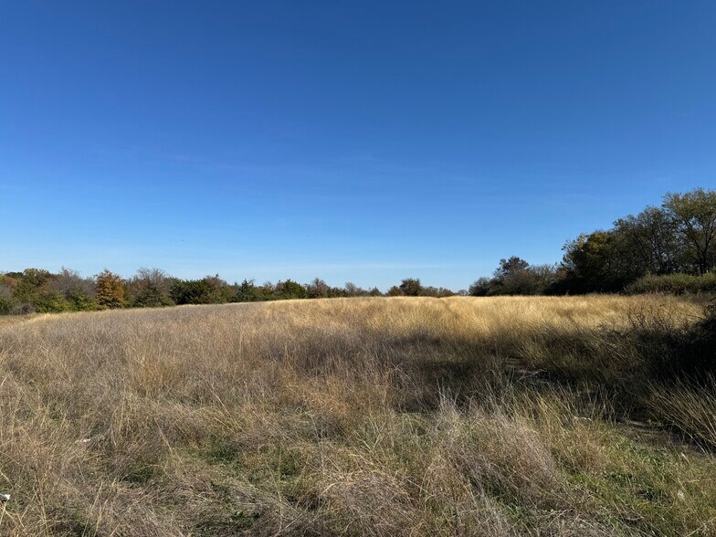 6352 Bonnie View Rd, Dallas, TX à vendre - Photo du bâtiment - Image 2 de 8