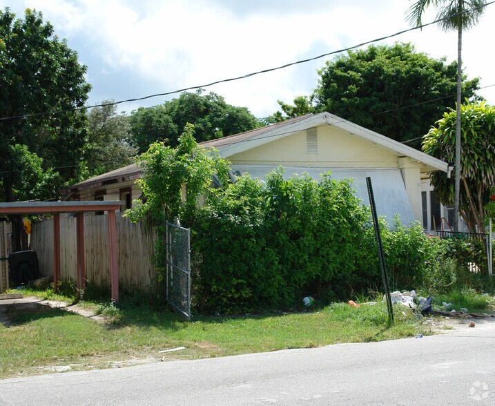 8237 NE 1st Ave, Miami, FL à vendre - Photo du bâtiment - Image 2 de 2