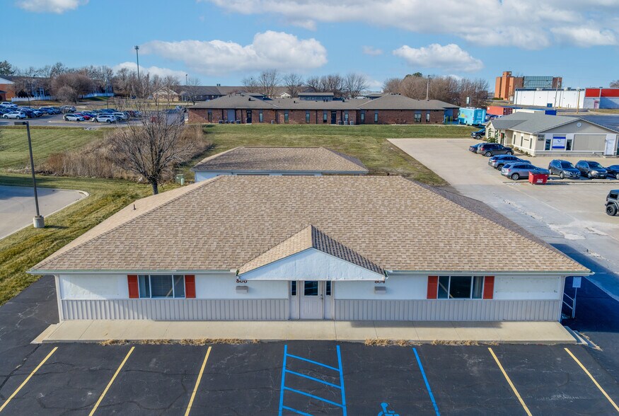 804 Winchester Dr, Sedalia, MO à vendre - Photo du bâtiment - Image 2 de 60