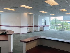 3700 Fleet St, Baltimore, MD à louer Photo intérieure- Image 2 de 4