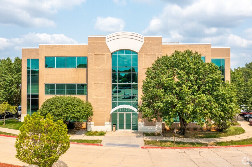 13375 University Ave, Clive, IA à louer - Photo du bâtiment - Image 2 de 4