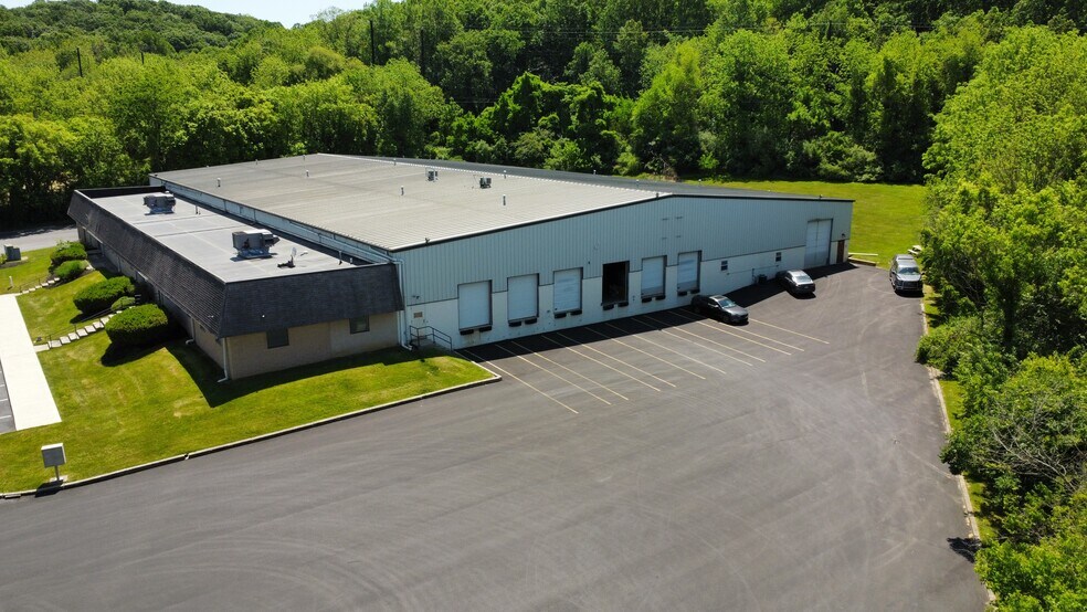 608-612 Jeffers Cir, Exton, PA for sale - Building Photo - Image 1 of 1