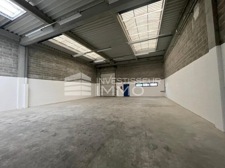 Flex in Lieusaint for lease - Building Photo - Image 1 of 3