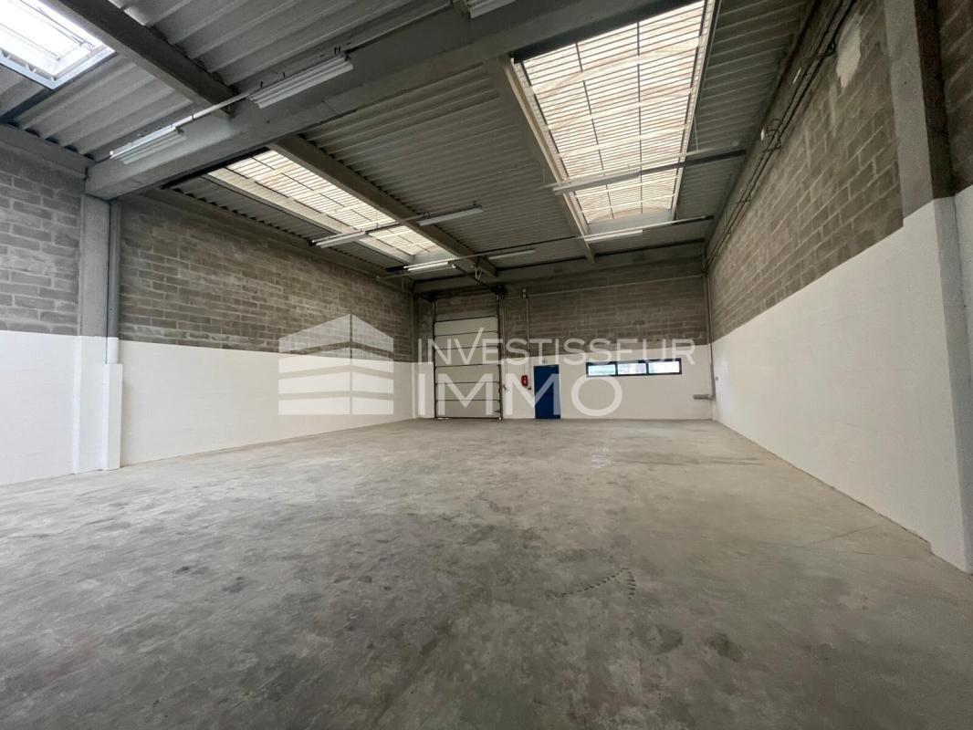 Flex in Lieusaint for lease Building Photo- Image 1 of 4
