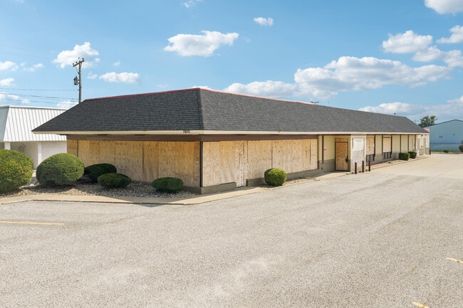 Plus de détails pour 1800 36th Ave, Moline, IL - Commerce de détail aux enchères
