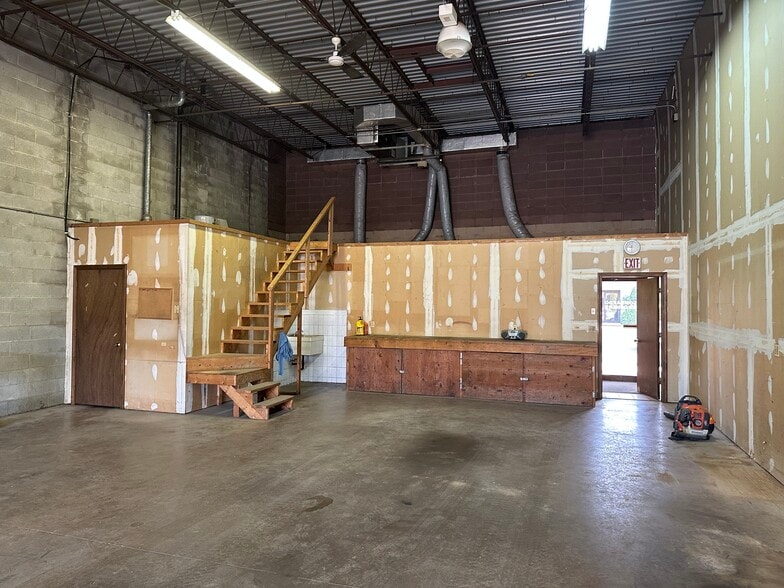 105 W Dudley Town Rd, Bloomfield, CT for lease - Interior Photo - Image 2 of 6
