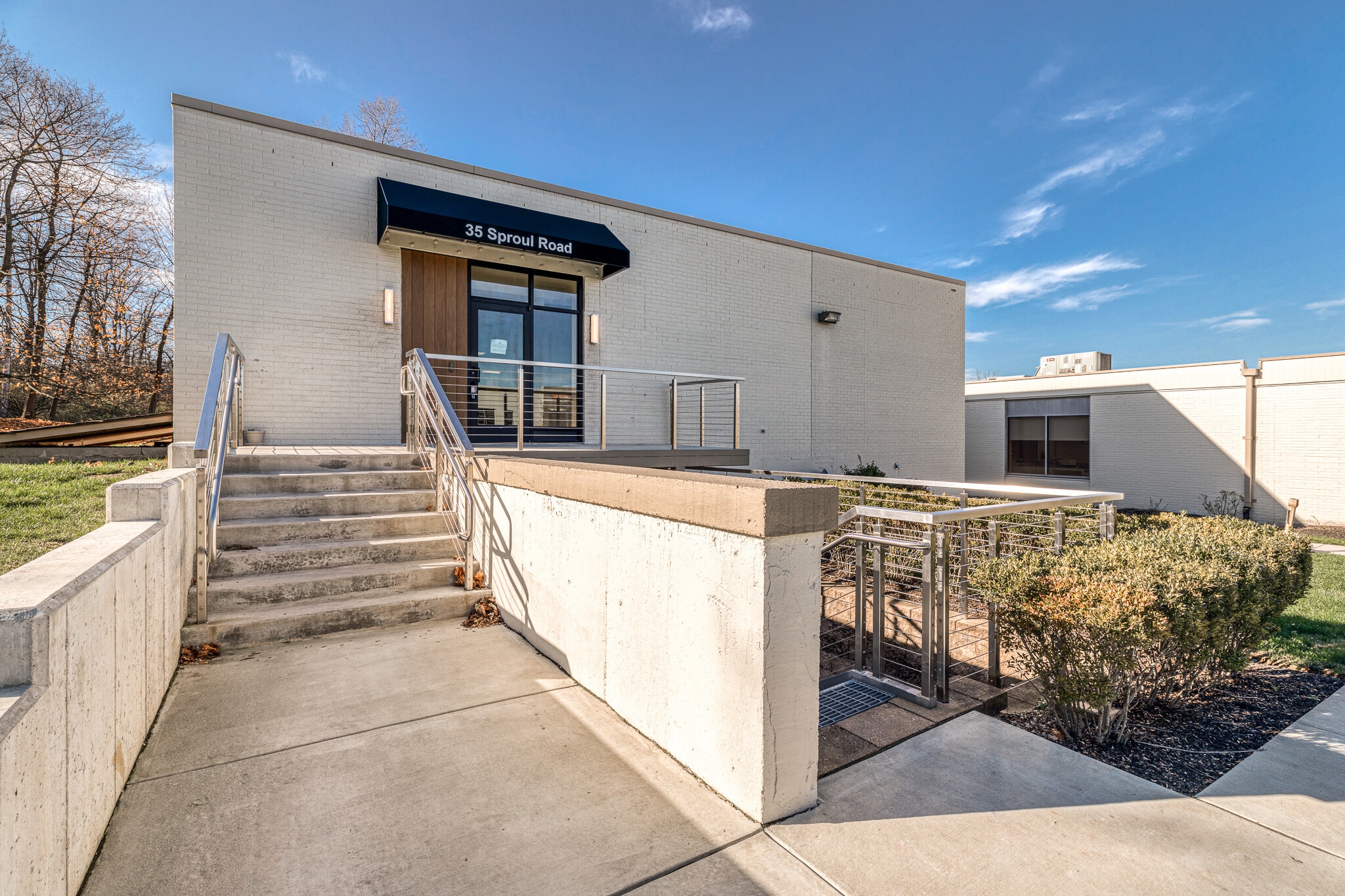 35 Sproul Rd, Malvern, PA à louer Photo du bâtiment- Image 1 de 9