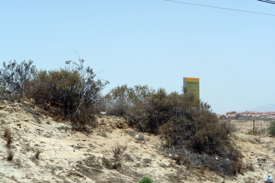 Hesperia Rd, Victorville, CA à vendre - Photo du bâtiment - Image 2 de 5