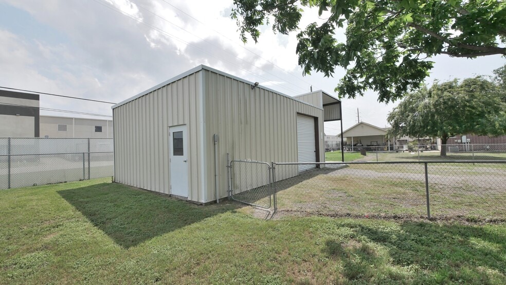 13203 Weiman Rd, Houston, TX for lease - Building Photo - Image 3 of 4