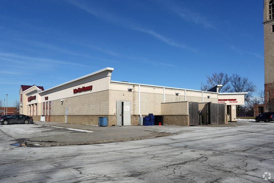 8000 Euclid Ave, Cleveland, OH à louer - Photo du bâtiment - Image 2 de 10