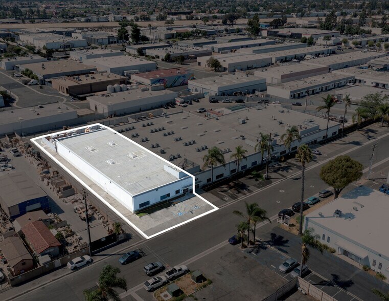 2100-2120 S Susan St, Santa Ana, CA à vendre - Photo du bâtiment - Image 2 de 3