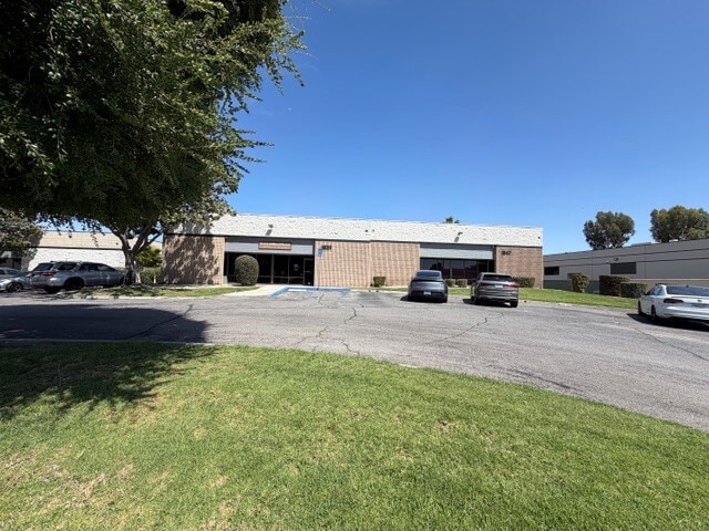 1839 Commercenter West Dr, San Bernardino, CA for lease - Building Photo - Image 3 of 7