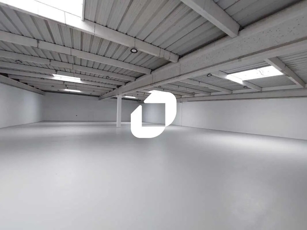 Flex in Coignières for lease Building Photo- Image 1 of 11