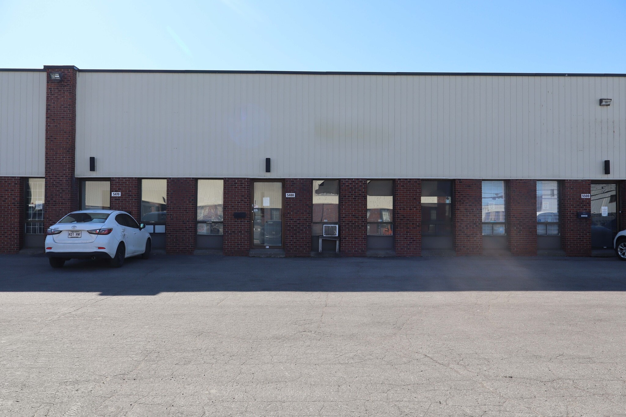 5400-5500 Rue Vanden-Abeele, Montréal, QC for lease Interior Photo- Image 1 of 7