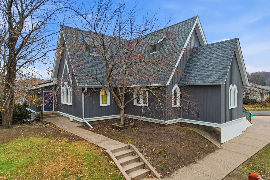 900 4th St, Hudson, WI à vendre - Photo du bâtiment - Image 3 de 24