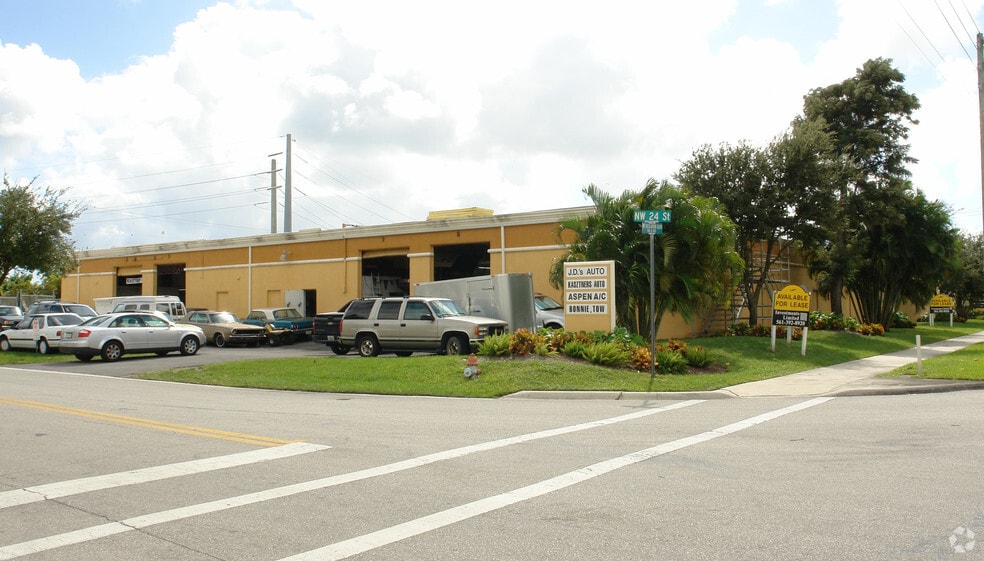 160 NW 24th St, Boca Raton, FL for lease - Primary Photo - Image 1 of 9