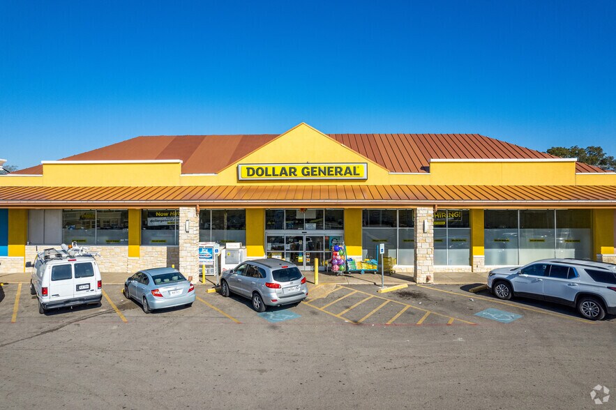 2233-2333 W Rochelle Rd, Irving, TX à louer - Photo du bâtiment - Image 2 de 10