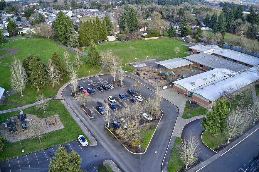 140 SW 5th St, Dundee, OR for sale - Building Photo - Image 3 of 5