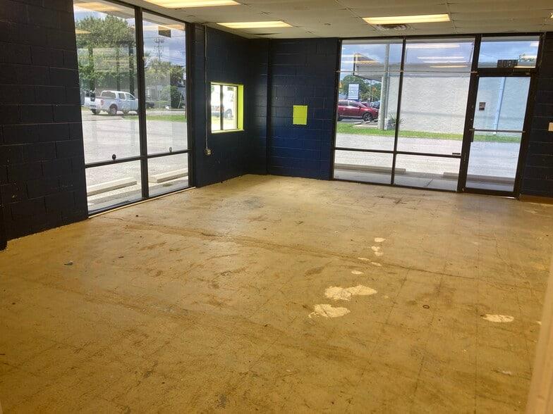 4609 Wrightsville Ave, Wilmington, NC for sale - Interior Photo - Image 2 of 16