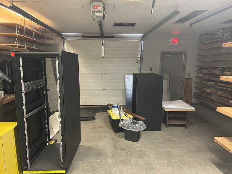 2126 Petersburg Rd, Hebron, KY for lease - Interior Photo - Image 2 of 11