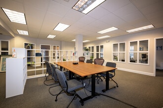 400 W 7th St, Bloomington, IN for lease Interior Photo- Image 1 of 12