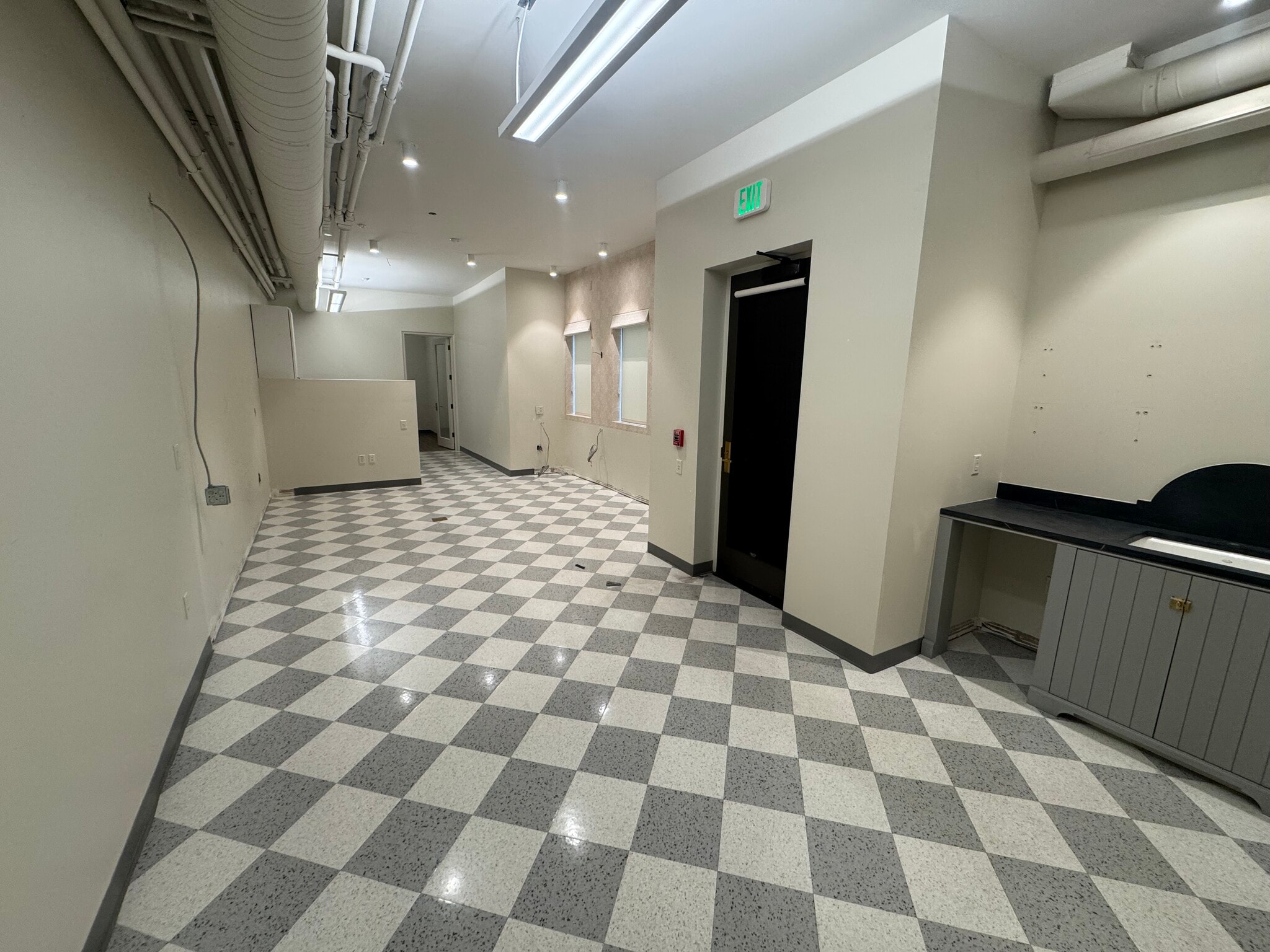 3775 S Highland Dr, Millcreek, UT for lease Interior Photo- Image 1 of 3