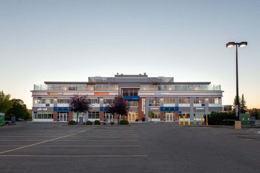 625 St Albert Trl, St. Albert, AB à louer - Photo du bâtiment - Image 2 de 6