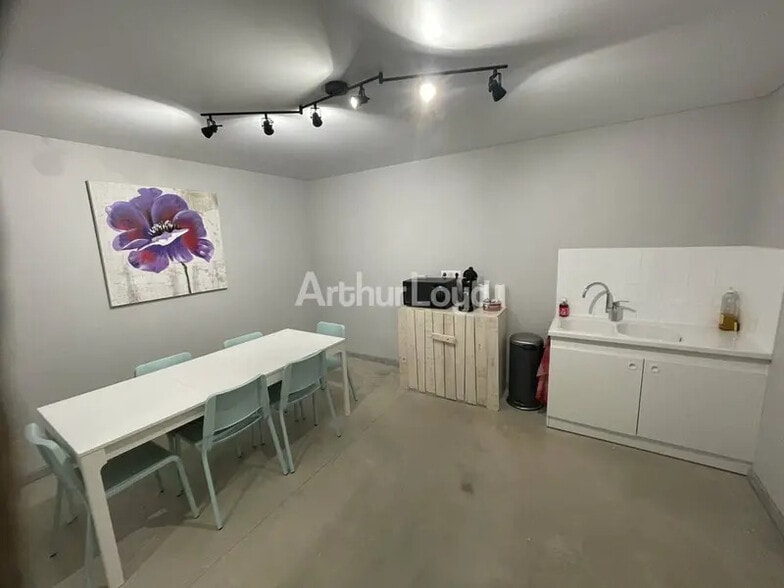 Office in Cormontreuil for lease - Interior Photo - Image 2 of 7