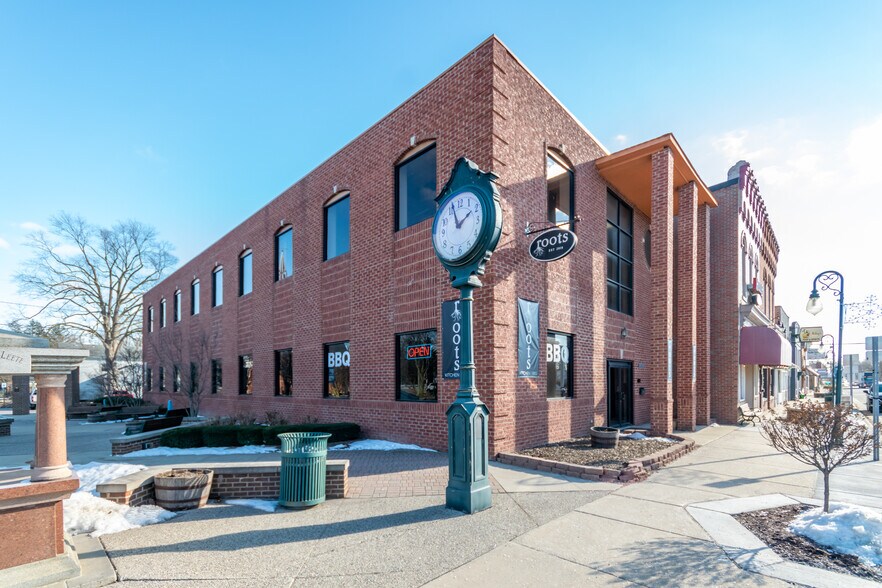 107 S Main St, Almont, MI à vendre - Photo du bâtiment - Image 2 de 22