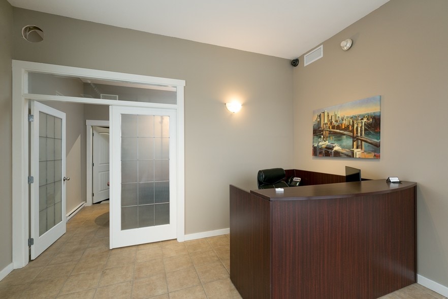 3304 Appaloosa Rd, Kelowna, BC for sale - Building Photo - Image 2 of 12