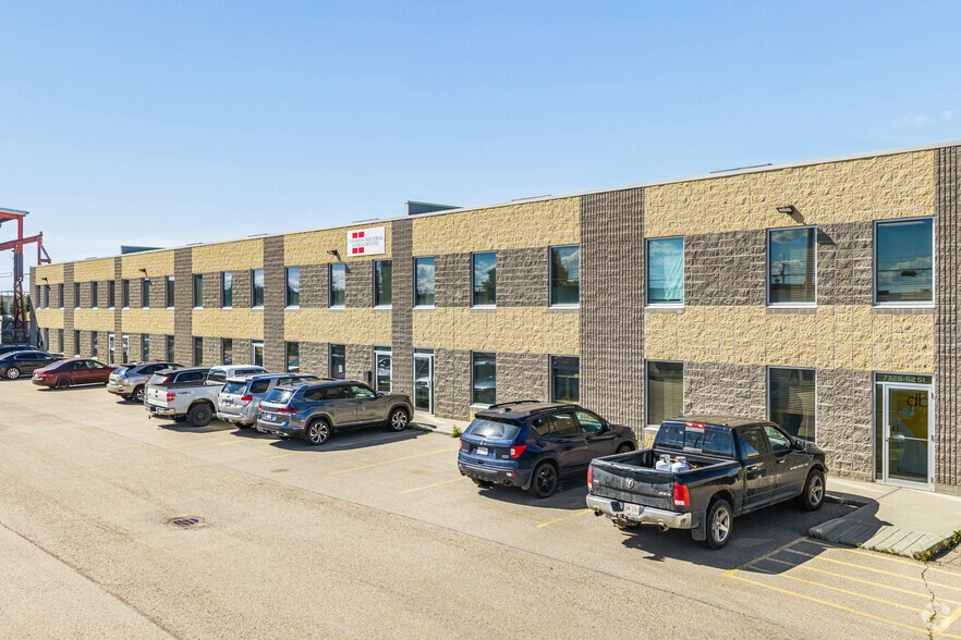 7304-7426 52 St NW, Edmonton, AB for sale - Primary Photo - Image 1 of 2